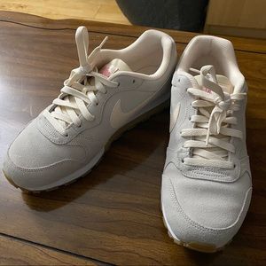 NIKE Women’s Sneaker- Size 10